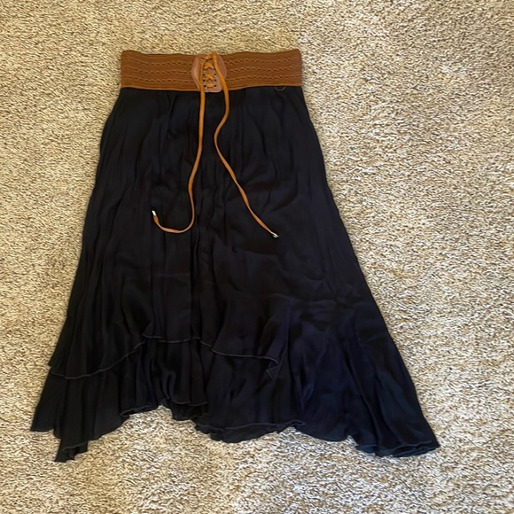 Dresses & Skirts - Black flowy midi skirt.